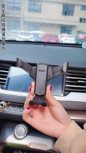 Dudukan Ponsel Mobil yang Dapat Disesuaikan Paduan Aluminium Untuk Ponsel Di Dalam Mobil Klip Penahan Ventilasi Udara AC Braket Gravitasi Tanpa Dudukan Ponsel Magnetik