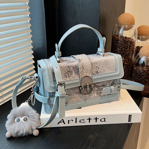 กระเป๋าสะพายข้างทรงสี่เหลี่ยมเล็กหรูหราสำหรับผู้หญิง ฤดูร้อน 2024 กระเป๋าสะพายข้างแบบสะพายไหล่เดียว กระเป๋าถือ กระเป๋าแฟชั่น กระเป๋าถือแบบสี่เหลี่ยมเล็ก