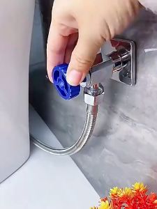 Bộ Vòi Xịt Nhà Vệ Sinh Tăng Áp Cao Cấp Chia 2 Đường Nước Chất Liệu INOX và Đồng