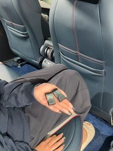 BYD ATTO 3 รถด้านหลังที่นั่ง 3 มิตร ร่วมกับ ซีลตะขอเกี่ยวรถ รูปร่างแทย์ที่ถูกสร้างขึ้นกับภายในรถ