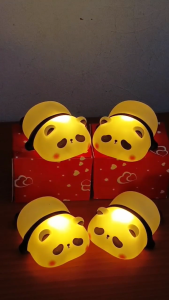 Lampu Malam LED Bentuk Astronot Mini Lampu Tidur Panda Lampu Hias Meja Kamar Mini Panda Miniatur