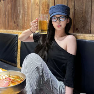 Casual Style Flat Top CowGirl Hat Womens Retro Japanese Style Knight Duckbill Cap Face Slimming Riding Hat Leisure Geometry Pattern