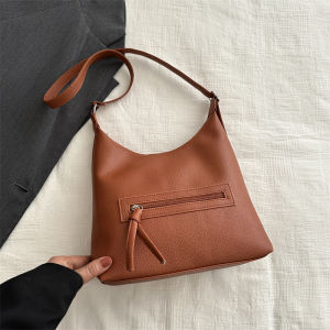 Retro Large Capacity ผู้หญิง กระเป๋าสะพายข้าง มีสไตล์ หลากหลาย กระเป๋าสะพายไหล่เดี่ยว สไตล์เกาหลี เดินทาง นุ่ม PU หนัง