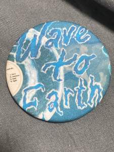 Wave To Earth Button pon