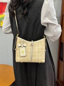 Fashionable Versatile Single Shoulder Crossbody Bag Womens High-End Feel Small Niche Design Handbag Handheld Bag