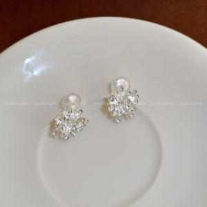 ต่างหูไข่มุกดอกทานตะวันสำหรับผู้หญิง 2025 รุ่นใหม่ หรูหรา ไม่ต้องเจาะ ต่างหูแบบสวม ต่างหูแบบหัวเข็มขัด ต่างหูแบบหัวเข็มขัด