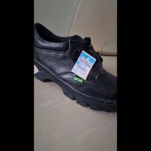 Sepatu Safety King ERFOLG: Kualitas Tinggi untuk Pekerja Lapangan & Pabrik