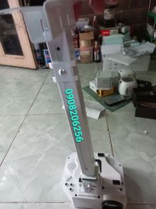 Giá treo máy chiếu mini co giãn 60cm ra 1m1 giá rẻ