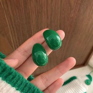 Retro Green Resin Earrings U-Shaped French Design Simple Fashionable Womens Jewelry Ear Cuff Elegant Trendy Accessory