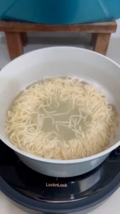 PROTINOS เส้นโปรตีนรวมไขมันต่ำ โปรตีน 20 กรัม มี BCAAs 4 กรัม เนื้อสัมผัสเหนียวนุ่มเด้ง