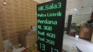 Running Text Dua Sisi 137x73cm Hijau Wifi Outdoor