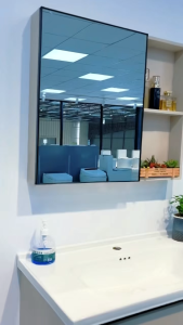 ตู้ห้องน้ํา ชุดตู้อ่างล้างหน้า กระจกติดผนัง วัสดุแผงรังผึ้งคุณภาพสูง กันน้ำ กันสนิม และกันความชื้น