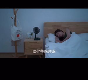 มีแบตในตัว พัดลมขนาดเล็ก ปรับแรงลมได้ 3 ระดับพัดลมพกพาไร้สายปรับมุม 180° องศาส่งด่วน  พักลมพกพามินิ พัดลมตั้งโต๊ะพับเก็บได้พัดลมตั้งโต๊ะ