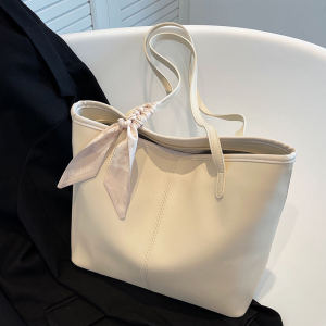 Large Capacity Women's Commuter Shoulder Bag: 2025 Spring Summer Stylish Sensation