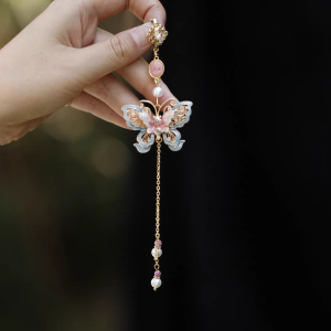 Elegant Chinese Style Enamel Butterfly Tassel Embellished Flag Robe Brooch Pin Traditional National Fashion Decorative Pendant