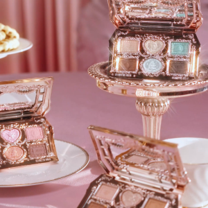 [NEW]Flower Knows The Sweetie Bear Collection 6-Color Makeup Palette Matte & Shimmer Shades Highly Pigmented Long-Lasting Delicate Finish Beginner-Friendly Browns & Pinks