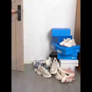 กล่องใส่รองเท้า แบบพลาสติกแข็ง พับเก็บได้หลายชั้น ฝาปิดแข็ง มีหลายสีให้เลือก ป้องกันฝุ่น รับน้ำหนักได้ดีเยี่ยม ประกอบเองได้ง่าย