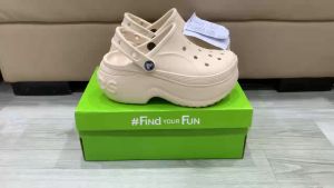 Giày dép crocs chuẩn xịn chống hôi chân nhựa tế bào êm mềm siêu bền đi mưa lội nước đi biển Giày sục crocs bella clog đế xuồng 8cm cho nữ màu kem tặng kèm charm