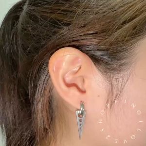 (D32) Korean Style Fashion Stud Earrings Triangle Earrings Mens Earrings Curved Stainless Steel三角形耳环不锈钢耳圈