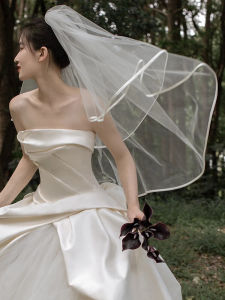 White Korean Style Bridal Headpiece: An Elegant Wedding Photo Prop