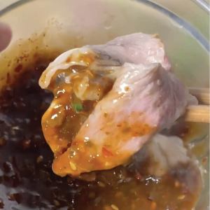 คุณนิด น้ำจิ้มแจ่วฮ้อน สูตรปลาร้าแซ่บ ทั้งจิ้ม ทั้งซูป 1 ขวด