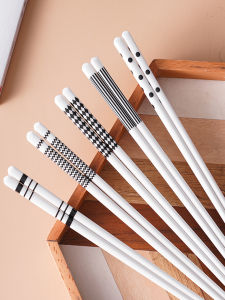 Hebden Style Ceramic Chopsticks High Temperature Resistant Easy to Clean Anti Mold Gift Box Set Creative Hand Drawn Illustration