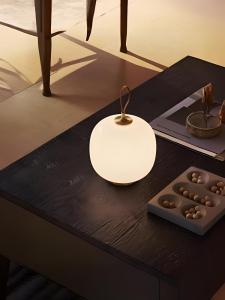 โคมไฟตั้งโต๊ะไร้สายพกพา VL45 ดีไซน์เรียบง่ายสำหรับกลางแจ้ง โคมไฟตกแต่งห้องนอน โคมไฟ LED ไฟสีขาว ไฟสีเหลือง ไฟสีแดง