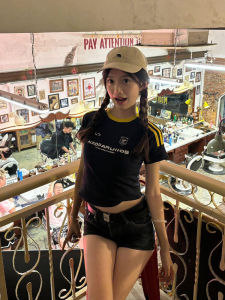 เสื้อยืดแขนสั้นทรงสลิมฟิตสำหรับผู้หญิงในช่วงฤดูร้อน สไตล์สตรีท หวานและเผ็ดร้อน แบรนด์แฟชั่น คอกลม ผ้าฝ้ายผสมโพลีเอสเตอร์