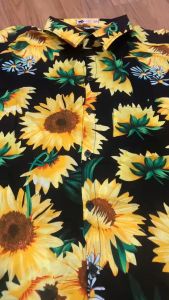 พร้อมส่ง เสื้อลายดอก เสื้อ แฟชั่นผู้ชาย  เสื้อเชิ๊ตลำลอง เสื้อสงกรานต์ เสื้อฮาวายเสื้อคอปกแขนสั้น เสื้อคอปก งานผ้าสปันพิมส์ลายเนื้อผ้าบางนุ่มใส่สบาย เสื้อลายทานตะวัน 02 เสื้อผ้าผู้ชาย