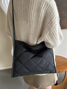 Womens Bag 2023 New Arrival Trendy Special-Interest Design Embroidery Thread Tote Small Square Bag Ins Advanced Texture Shoulder Messenger Bag