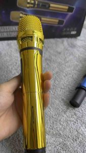 Micro đa năng dùng pin sạc 18650 mẫu LT 666 vàng đồng cầm rất nhẹ tay