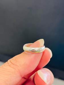 Nhẫn trắng cao cấp sang trọng dành cho nam nữ .