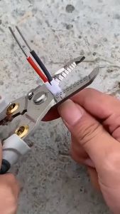 [Giá hủy diệt] Kìm tuốt dây điện đa năng 9 trong 1 Kìm điện đa năng Thép gió HSS tước dây 4mm