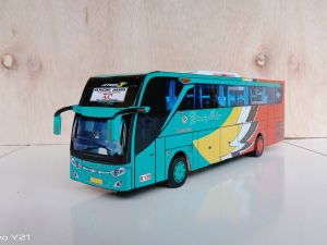 Miniatur Bus gapuraning rahayu