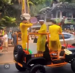 Water Blaster ปืนฉีดน้ำแรงดันสูงสำหรับเด็ก ความจุขนาดใหญ่ แรงดันสูงที่แข็งแกร่ง ช่วงอัลตร้าไกล สงครามน้ำ 82cm 3000ml