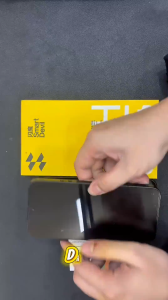 Kính cường lực dùng cho Xiaomi 17 Ultra trong suốt full màn hình không viền đen hãng Smart Devil có khung hỗ trợ dán