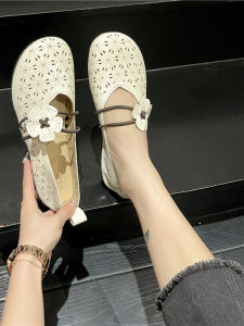 รองเท้าแตะพื้นแบนแบบมีช่องรูรูปดอกไม้สำหรับผู้หญิงในช่วงฤดูร้อนปี 2025 รองเท้าแตะแบบสวมสบายสำหรับใส่ไปเที่ยวสวน