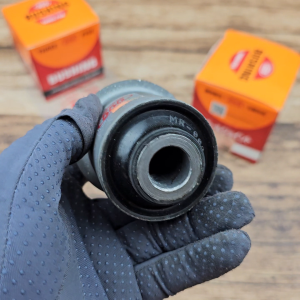 BUSING LOWER ARM BAWAH MITSUBISHI TRITON MR992256 555 1PCS