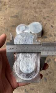 BẢN LỀ CỐI XOAY BẠC ĐẠN ĐŨA 01 BỘ GỒM 02 CÁI ( TRÊN VÀ DƯỚI ) . TẶNG KÈM BULONG VÀ THANH SẮT . LOẠI 50-60-70MM ( CHỊU TẢI 200-500kg )
