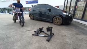 ล็อคล้อหน้า ชั้นวางที่จอดรถ ของ รถจักรยานยนต์ AP สแตนล้อหน้ามอเตอร์ไซค์ 16-18 นิ้ว กรุงเทพฯ ส่งจาก