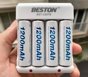 Combo 4 pin AA 1.2V 1200mAh kèm bộ sạc C807B sạc xài 1000 lần hãng Beston