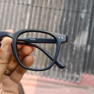 Kaca Mata Baca Umur 45 & Lensa Anti Radiasi: Pilihan Kacamata Plus Gaya Retro