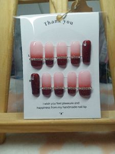 เล็บปลอมสีแดง มีกาวตะใบแถม