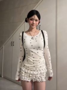 เสื้อยืดแขนยาวทรงสลิมฟิตสไตล์อเมริกัน สำหรับผู้หญิง ลายดาว ลายปีก แฟชั่นฤดูใบไม้ร่วง 2025 สำหรับผู้หญิง ใส่ลำลอง