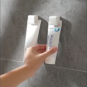 3Pcs Punch-free Self-adhesive Wall-mounted Toothbrush Holder Facial Cleanser Skin Care Products Bathroom Storage Clip