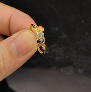 แหวนพลอยแซฟไฟร์(Sapphire) ตัวเรือนเงินแท้ 92.5 % ชุบทอง พลอยแท้ จากบ่อบางกะจะ ประเทศไทย