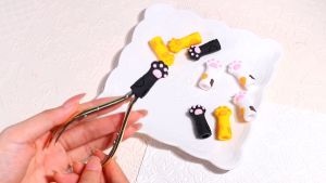 Silicone Nipper Cover Cute Cat Paw Protective Sleeve For Nail Cuticle Scissors美甲工具死皮剪镊子剪刀帽子可爱小熊硅胶耐磨防摔卡通硅胶保护套
