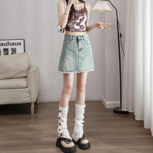 กระโปรงยีนส์เอวสูงทรงเอเข้ารูปผ้าฝ้ายผสมสำหรับผู้หญิงในช่วงฤดูร้อนปี 2023 สไตล์เรโทร เอฟเฟกต์การดูดซับแสงสีเขียวสดใส
