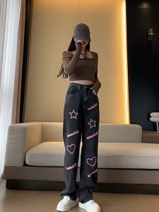 GHAOHES สไตล์อเมริกันวินเทจแฟชั่นสูงถนนสีชมพูตัวอักษรปักกางเกงยีนส์ตรงผู้หญิงหวานร้อนหลวมแสดงผอมสบาย ๆ กางเกงขายาวขากว้าง AV94