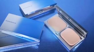 แป้งพัฟผสมรองพื้น SUNGRACE SMOOTH & FIX LASTING UV PACT SPF33 PA+++ คุมมัน ปกปิดเนียนเรียบกลืนไปกับผิวหน้า ทนน้ำ ทนเหงื่อ